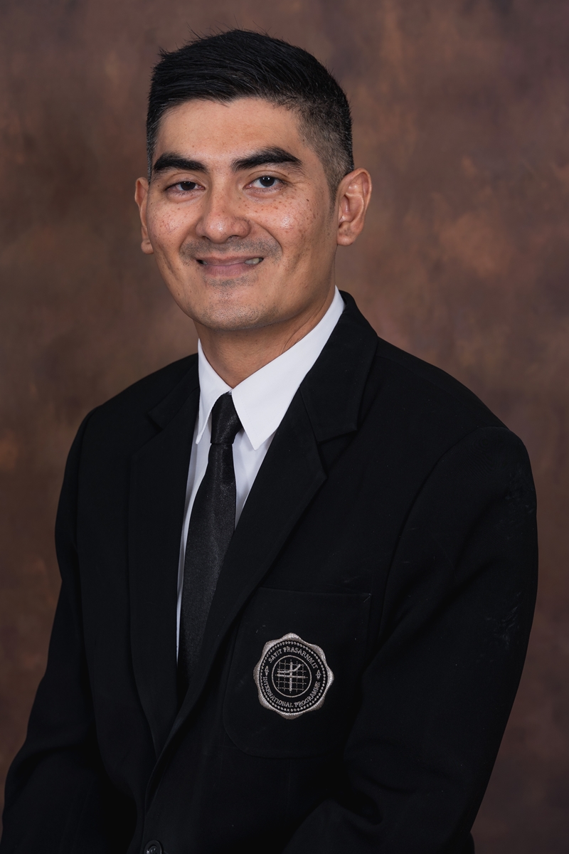 Mr. Akarapon Jenakom