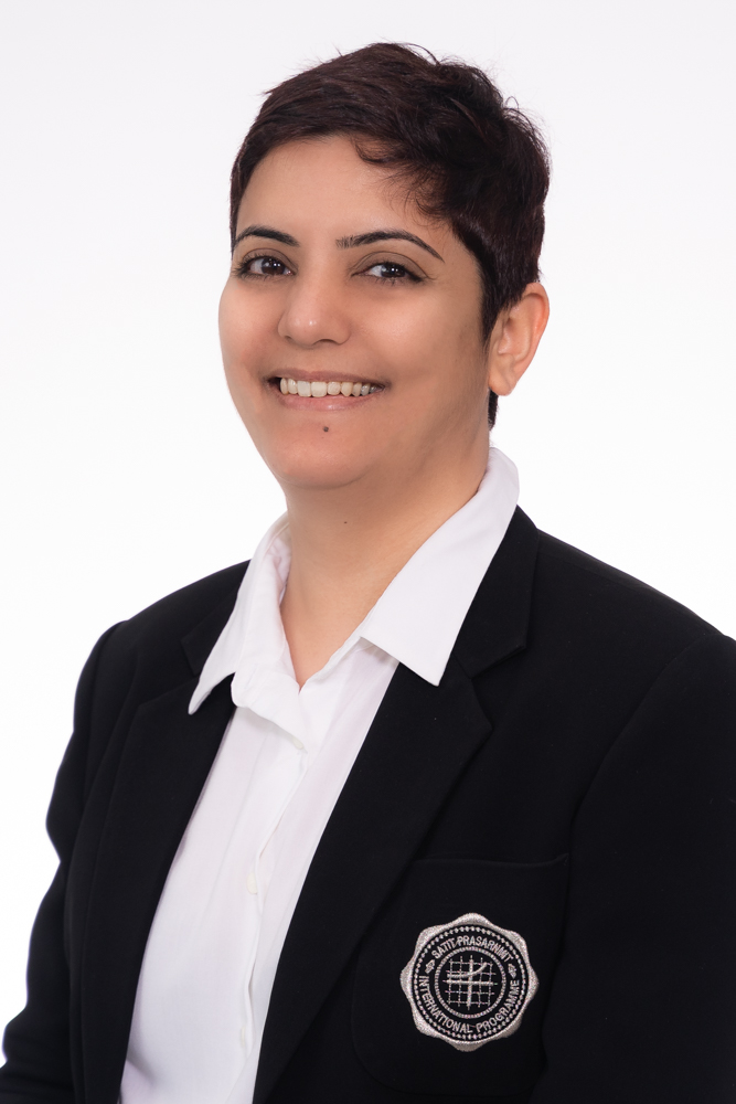 Miss Warinnisa Narang