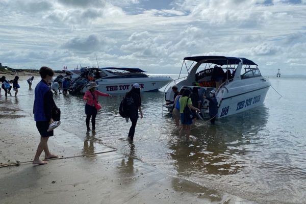 LINE_ALBUM_Y10.Day2.2022Rayong_220616_16