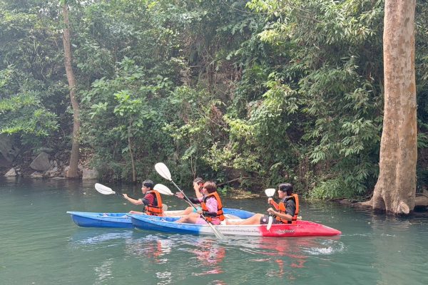 LINE_ALBUM_Khao Yai_260404_47