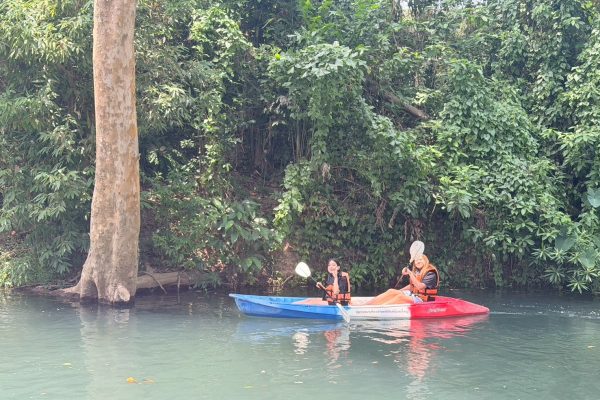 LINE_ALBUM_Khao Yai_260404_51