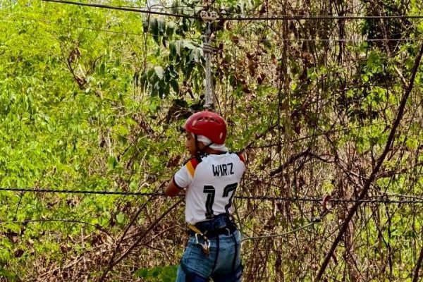 LINE_ALBUM_zip line_260404_12