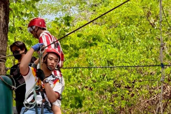 LINE_ALBUM_zip line_260404_14