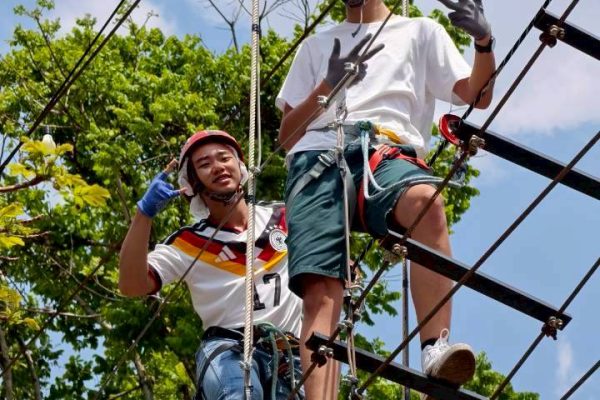 LINE_ALBUM_zip line_260404_18