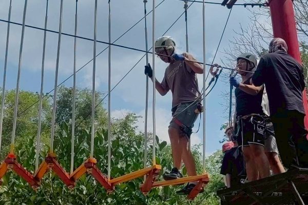 LINE_ALBUM_zip line_260404_21