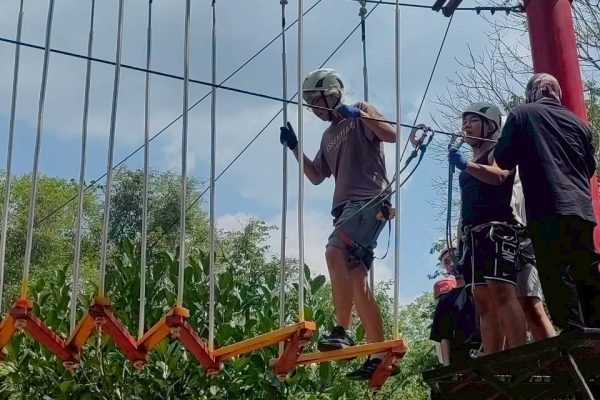 LINE_ALBUM_zip line_260404_22