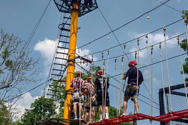 LINE_ALBUM_zip line_260404_23