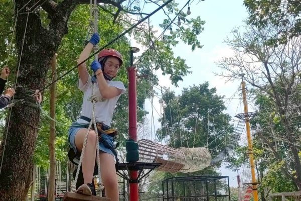 LINE_ALBUM_zip line_260404_24