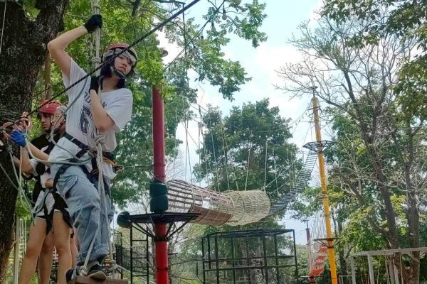 LINE_ALBUM_zip line_260404_26