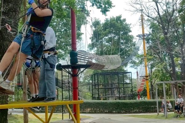 LINE_ALBUM_zip line_260404_27