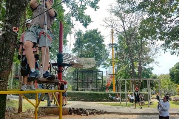 LINE_ALBUM_zip line_260404_29