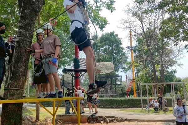 LINE_ALBUM_zip line_260404_30