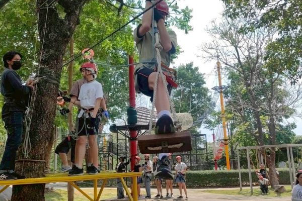 LINE_ALBUM_zip line_260404_31