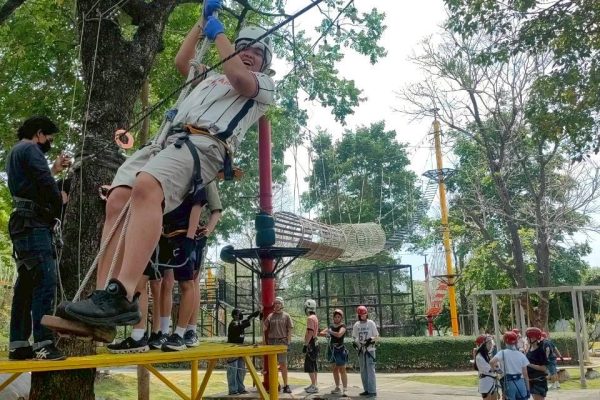 LINE_ALBUM_zip line_260404_33