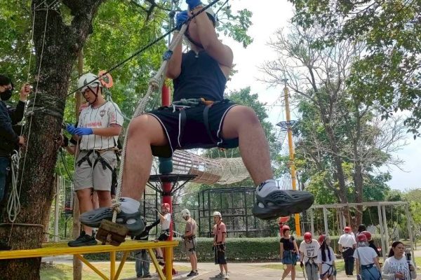 LINE_ALBUM_zip line_260404_34