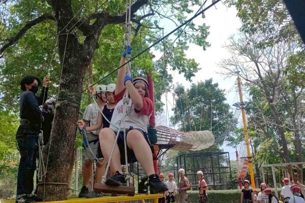 LINE_ALBUM_zip line_260404_35