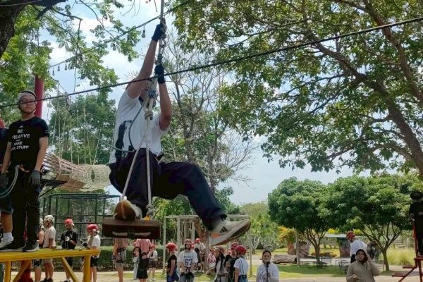 LINE_ALBUM_zip line_260404_38