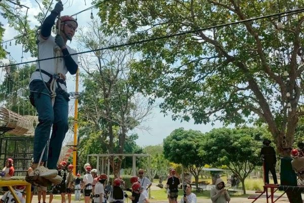 LINE_ALBUM_zip line_260404_40