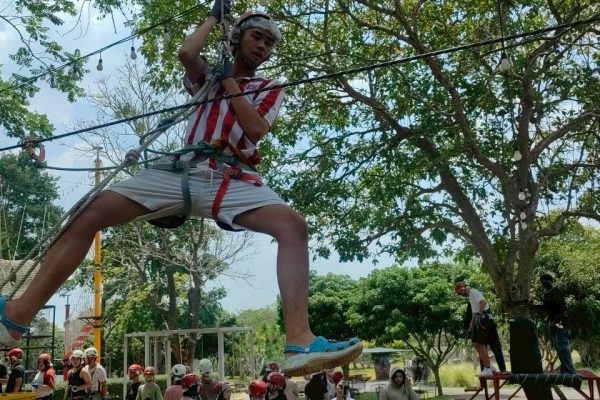 LINE_ALBUM_zip line_260404_43