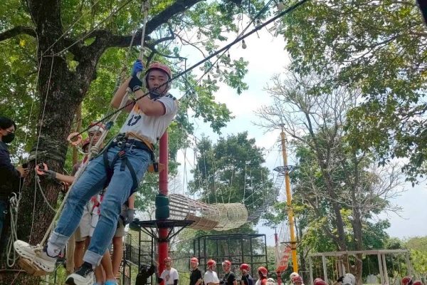 LINE_ALBUM_zip line_260404_44