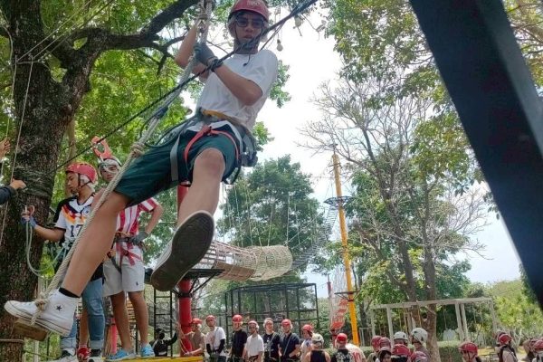 LINE_ALBUM_zip line_260404_45