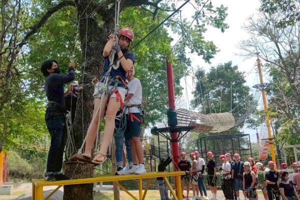 LINE_ALBUM_zip line_260404_46