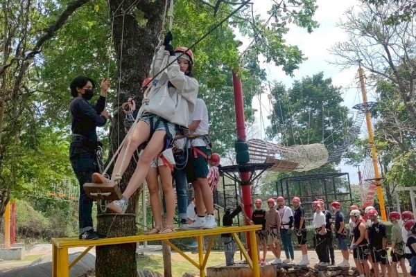 LINE_ALBUM_zip line_260404_47