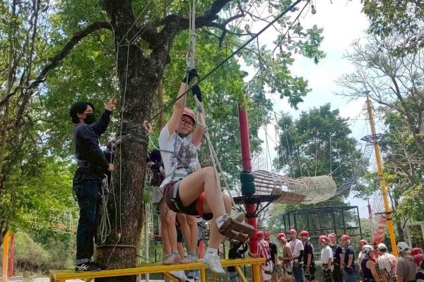 LINE_ALBUM_zip line_260404_48