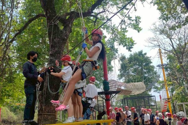 LINE_ALBUM_zip line_260404_49