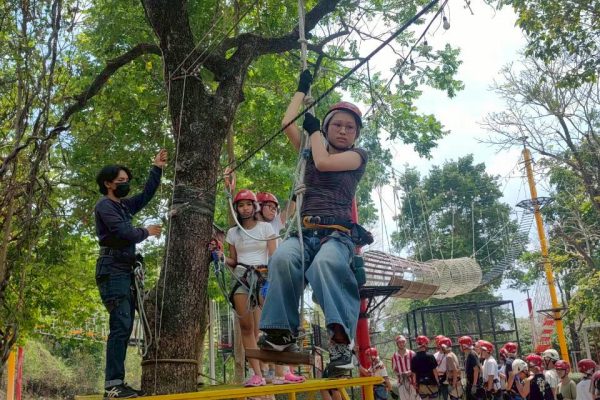 LINE_ALBUM_zip line_260404_50