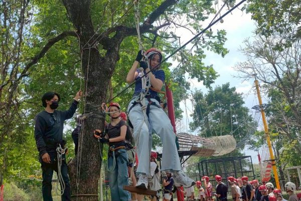 LINE_ALBUM_zip line_260404_51