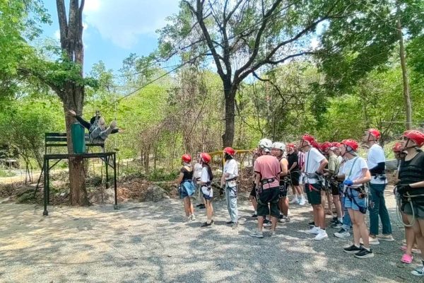 LINE_ALBUM_zip line_260404_55