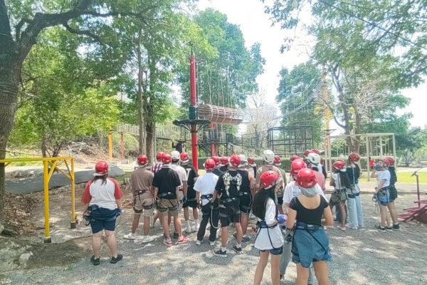 LINE_ALBUM_zip line_260404_58