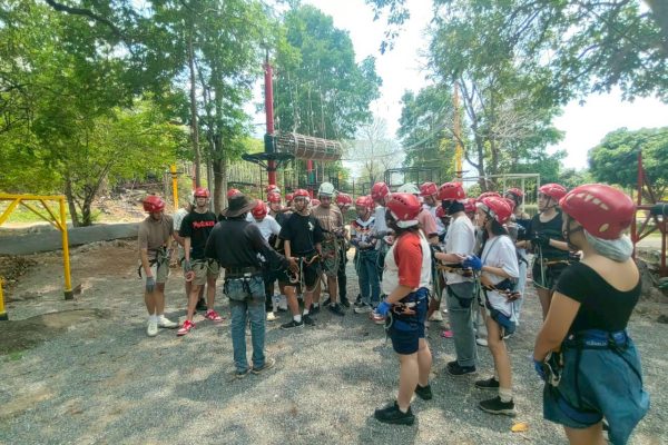 LINE_ALBUM_zip line_260404_59