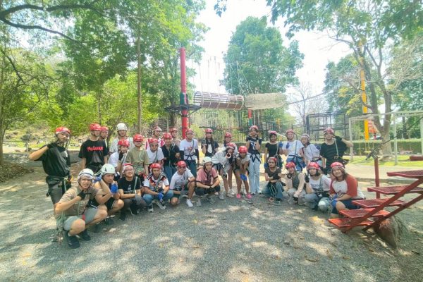 LINE_ALBUM_zip line_260404_63