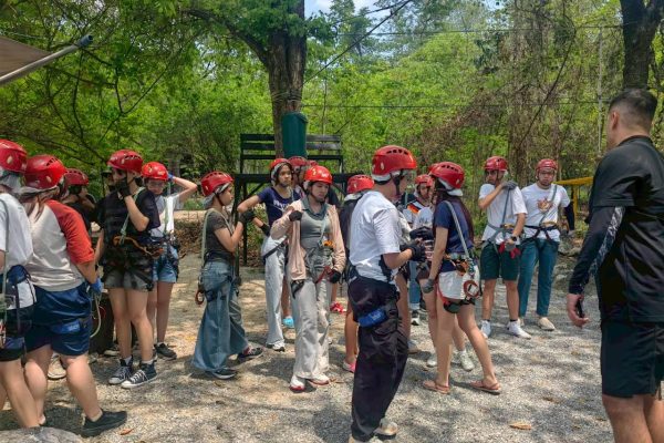 LINE_ALBUM_zip line_260404_64