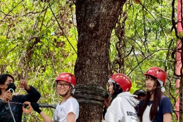 LINE_ALBUM_zip line_260404_8
